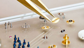 上海伯爵指定维修门店打开表壳